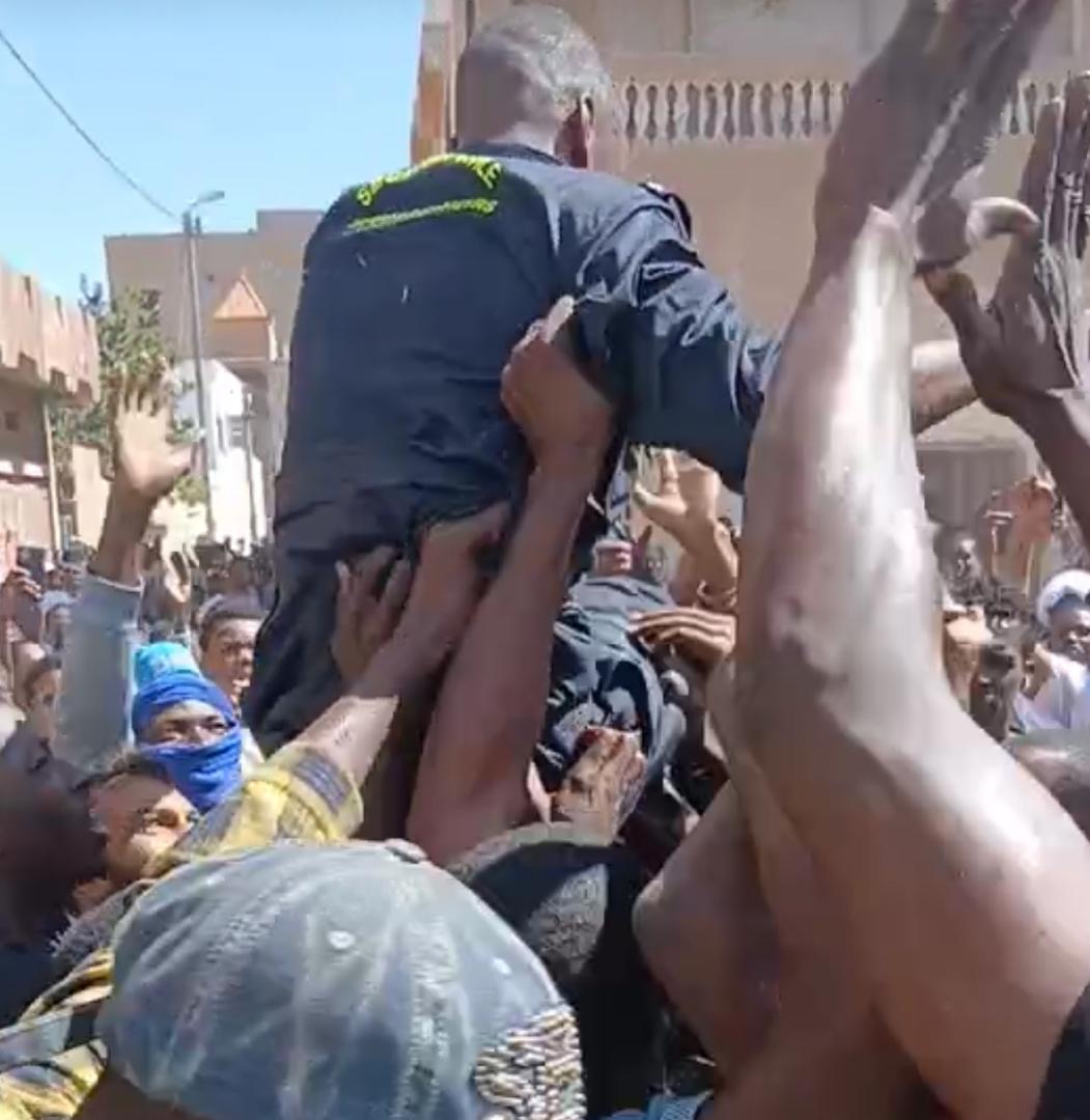 Le courage exemplaire d’un jeune soldat du feu face à l’incendie
