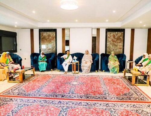 La Première Dame reçoit les membres du nouveau bureau du parlement des enfants mauritaniens