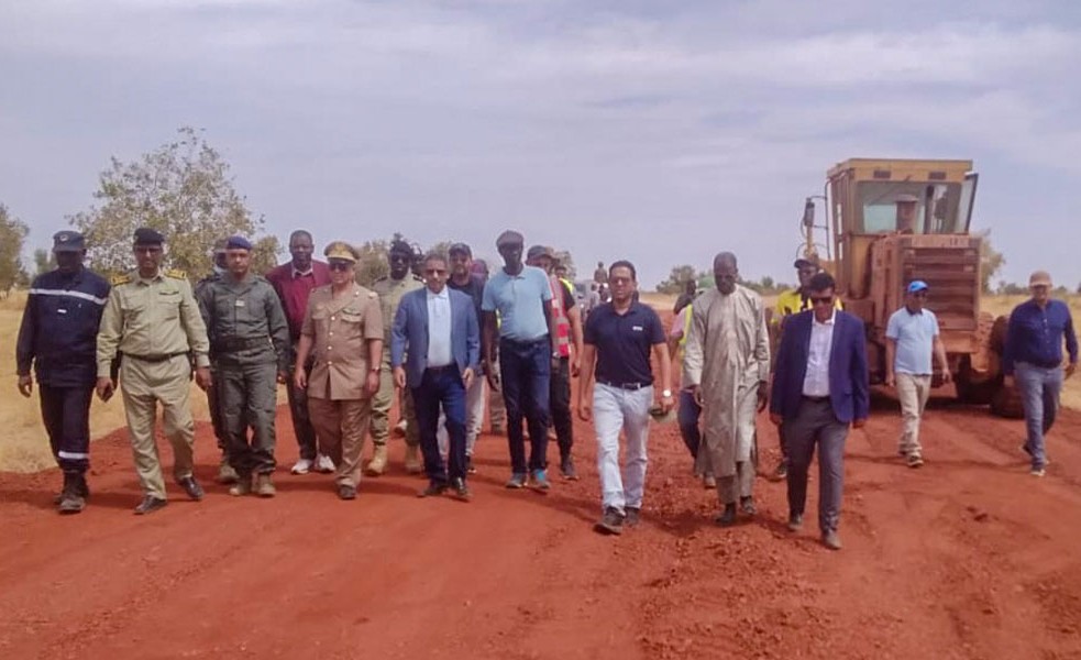 Le ministre de l’Équipement visite des axes routiers au Guidimakha