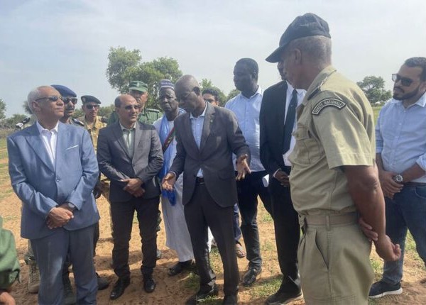 Le ministre des Domaines effectue une visite au plan d’urbanisme pour le regroupement des villages de Tagué à Maghama