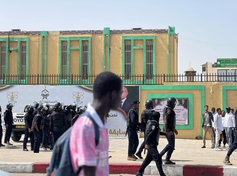 La police disperse une manifestation d’étudiants devant le ministère de l’enseignement supérieur