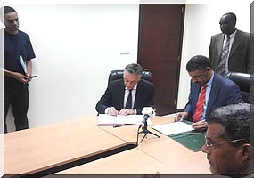 2,8 milliards d'UM (7 millions d'€) de l'Union européenne pour appuyer la société civile et la culture.  